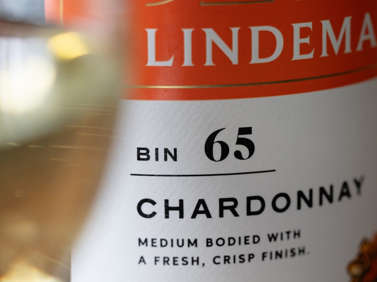 Bouteille de Chardonnay vin blanc